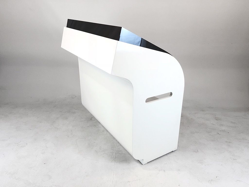 Foto White DJ Booth with Black Plexi Shield h135x130x84