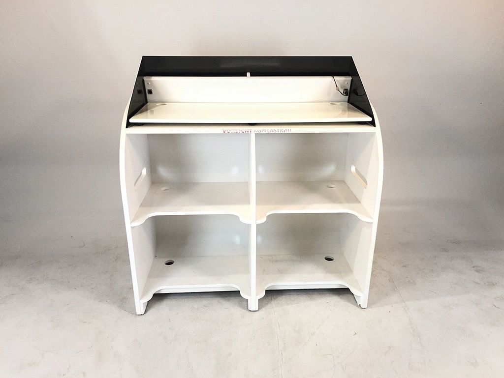 Foto White DJ Booth with Black Plexi Shield h135x130x84