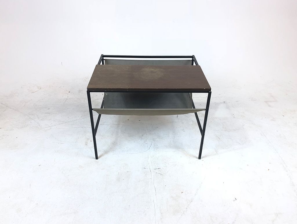 Foto Classic Coffee Table with Newspaper Shelf Stuttgart 1955 h49x62x50