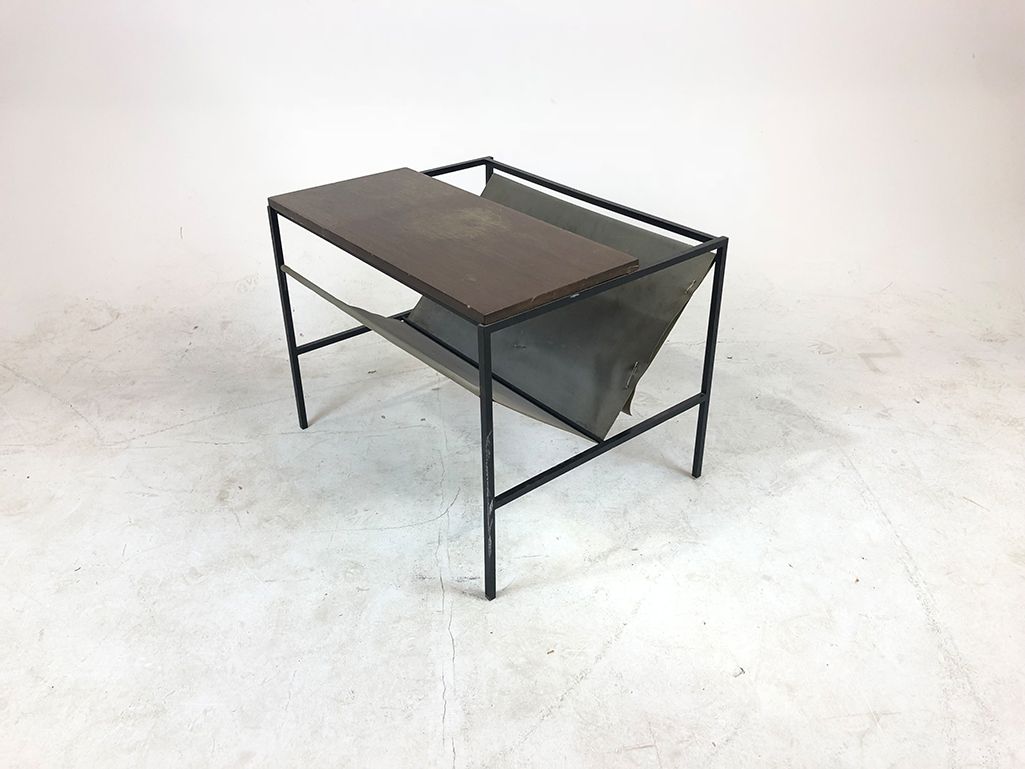 Foto Classic Coffee Table with Newspaper Shelf Stuttgart 1955 h49x62x50