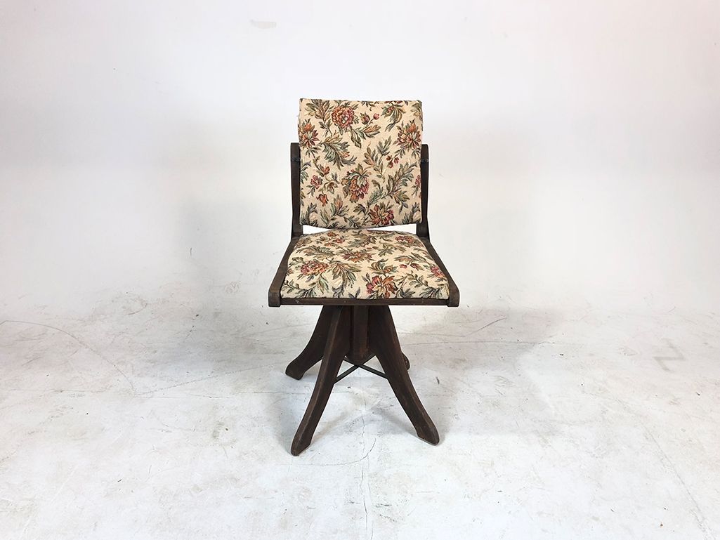 Foto Chair with Flower Patterned Upholstery