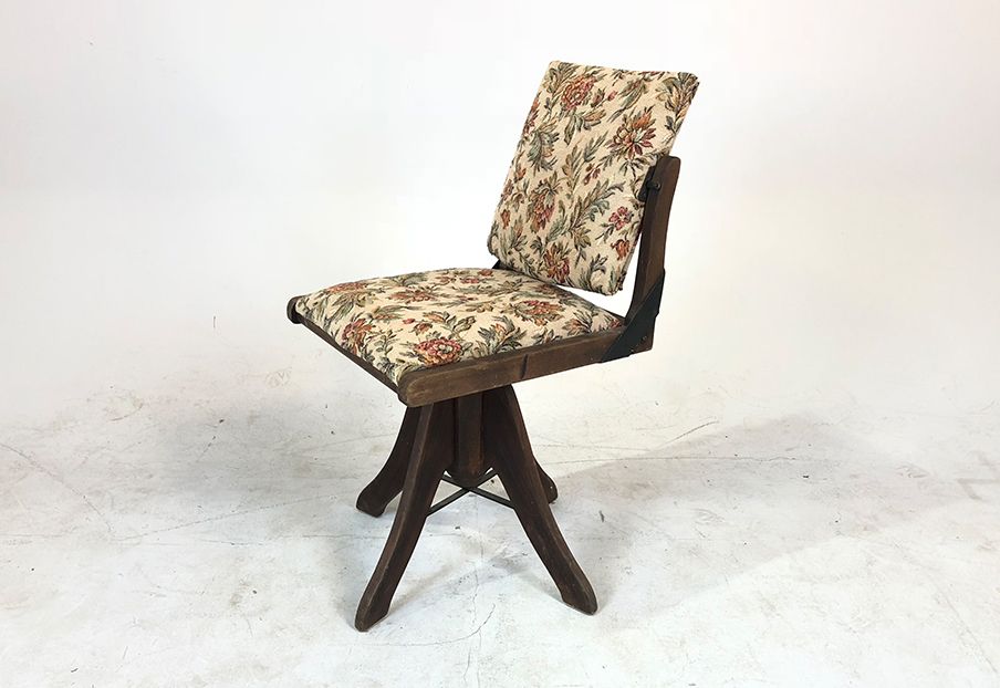 Foto Chair with Flower Patterned Upholstery