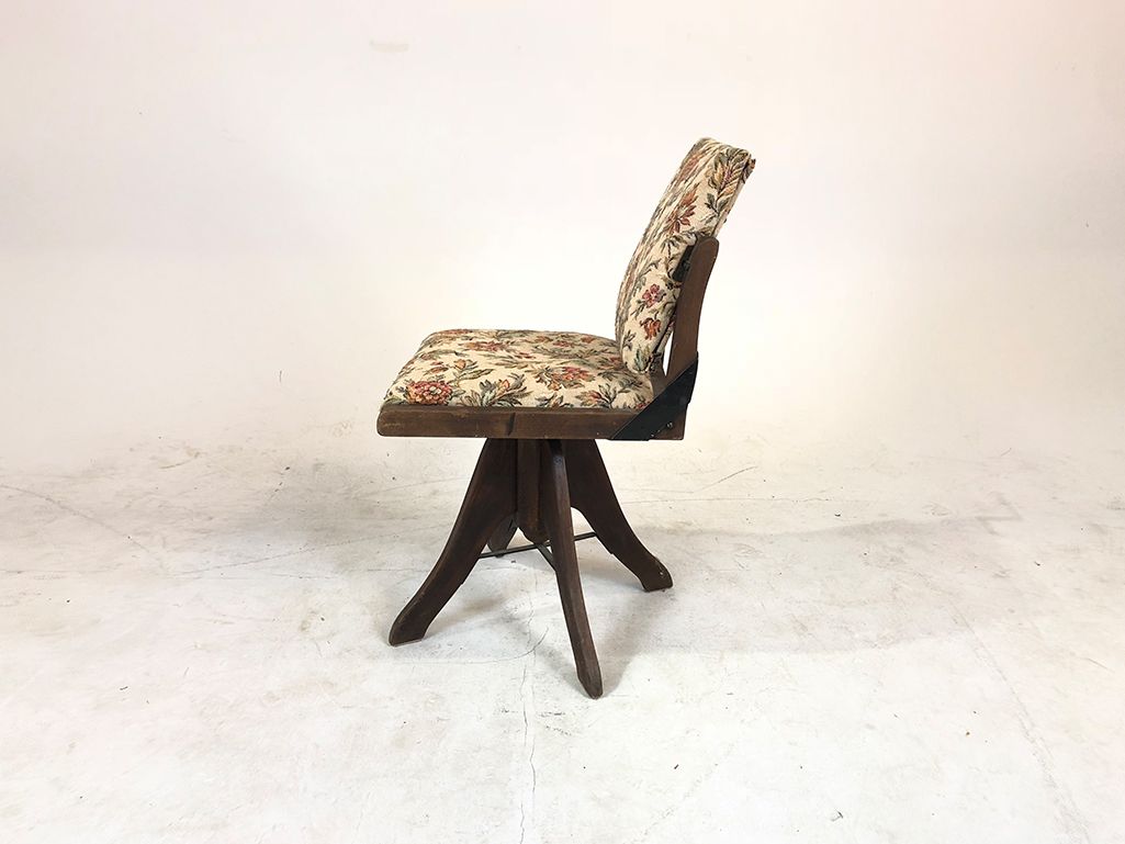 Foto Chair with Flower Patterned Upholstery