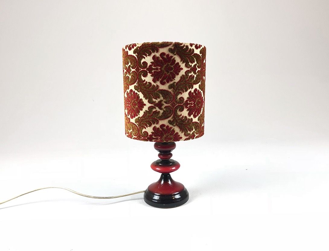 Foto Lamp with Embroidered Shield h44