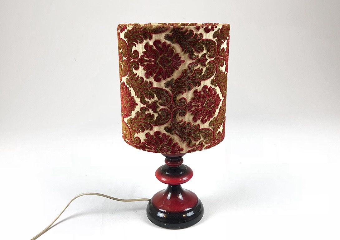 Foto Lamp with Embroidered Shield h44