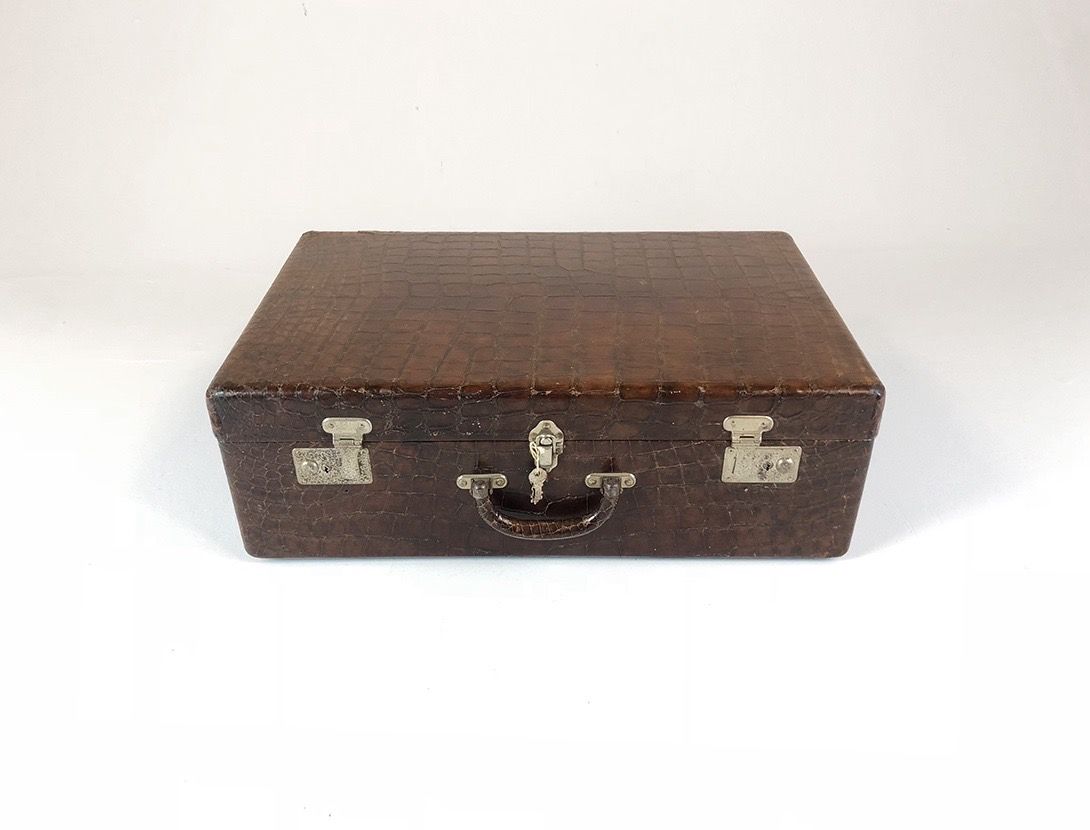 Foto Brown Leather Suitcase Croco Style 1925