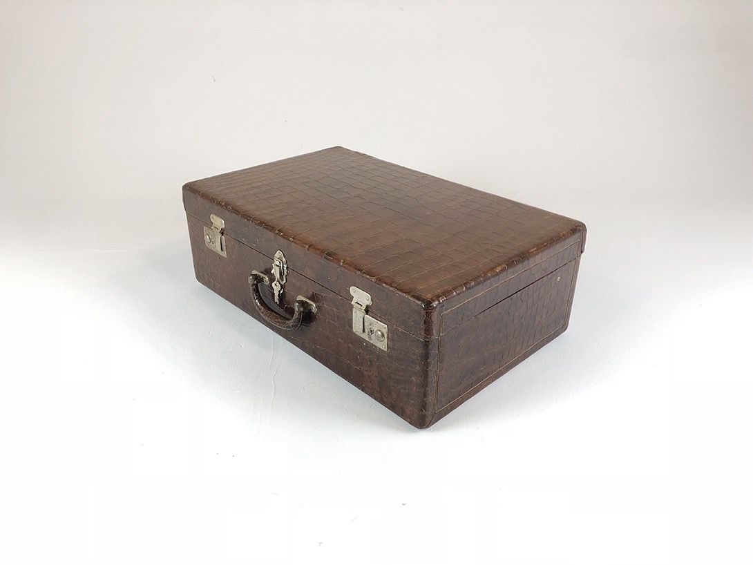 Foto Brown Leather Suitcase Croco Style 1925