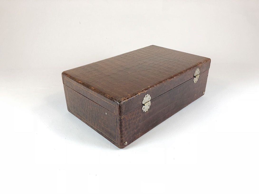 Foto Brown Leather Suitcase Croco Style 1925