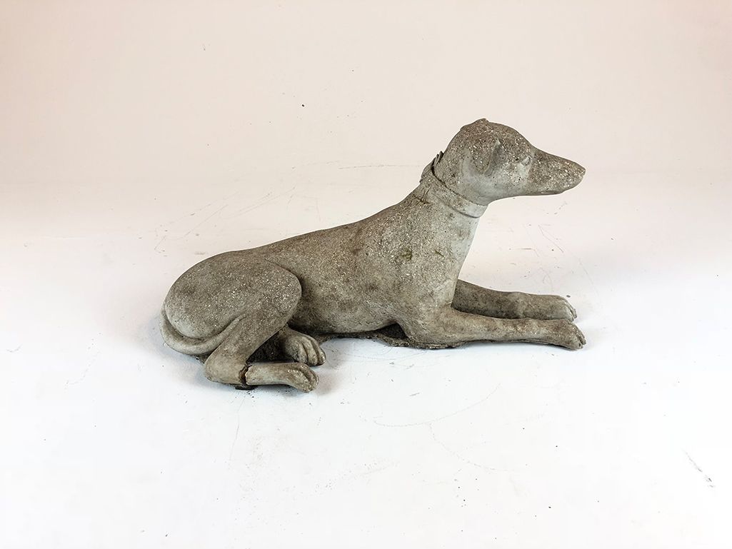 Foto Stone Sculputure of Lying Dog