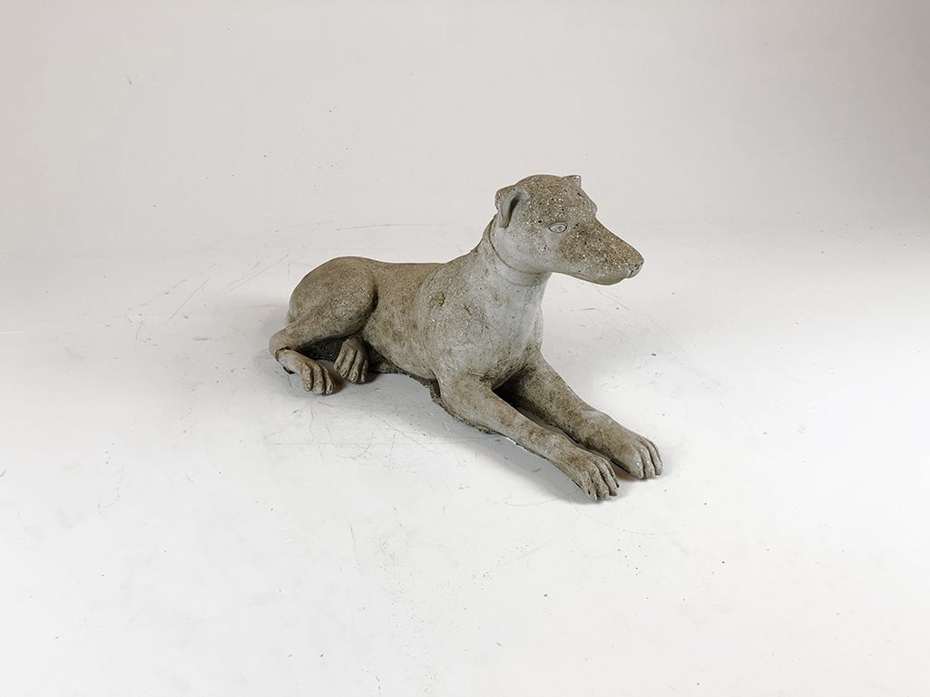 Foto Stone Sculputure of Lying Dog