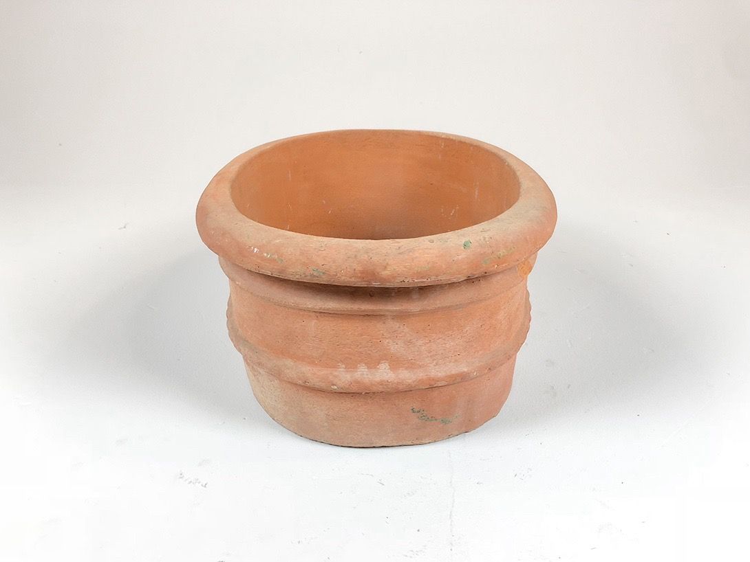Foto Oval Terracotta Flowerpot Camarque 1960