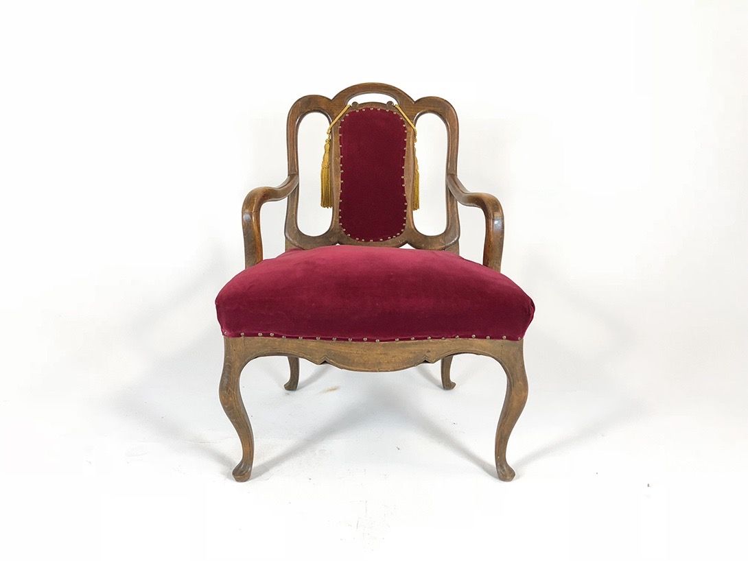 Foto Wide Red Velvet Armchair with Cords