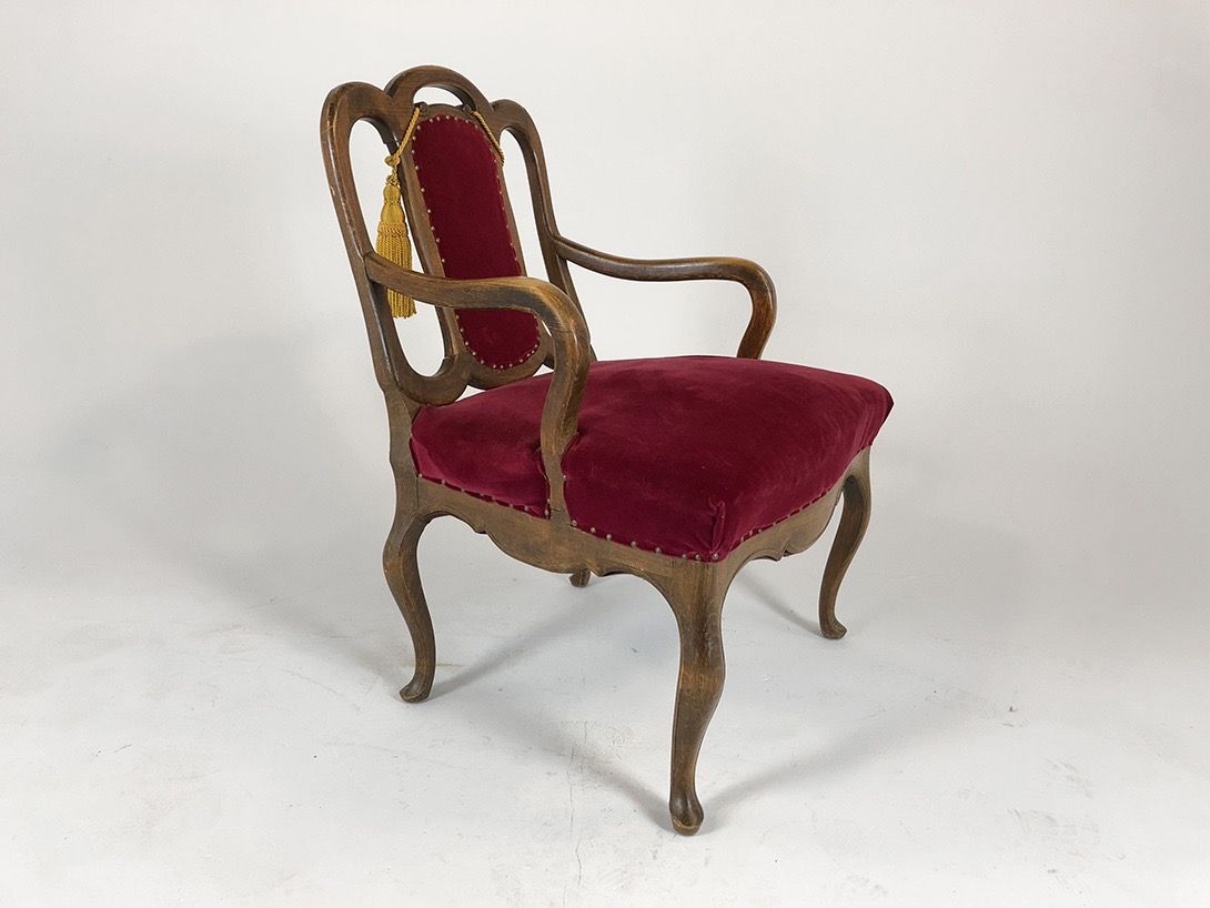 Foto Wide Red Velvet Armchair with Cords