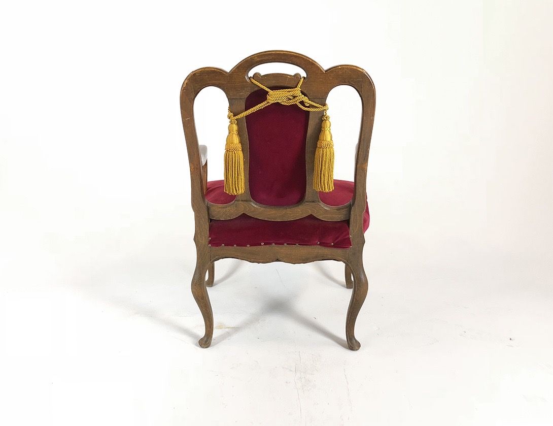 Foto Wide Red Velvet Armchair with Cords