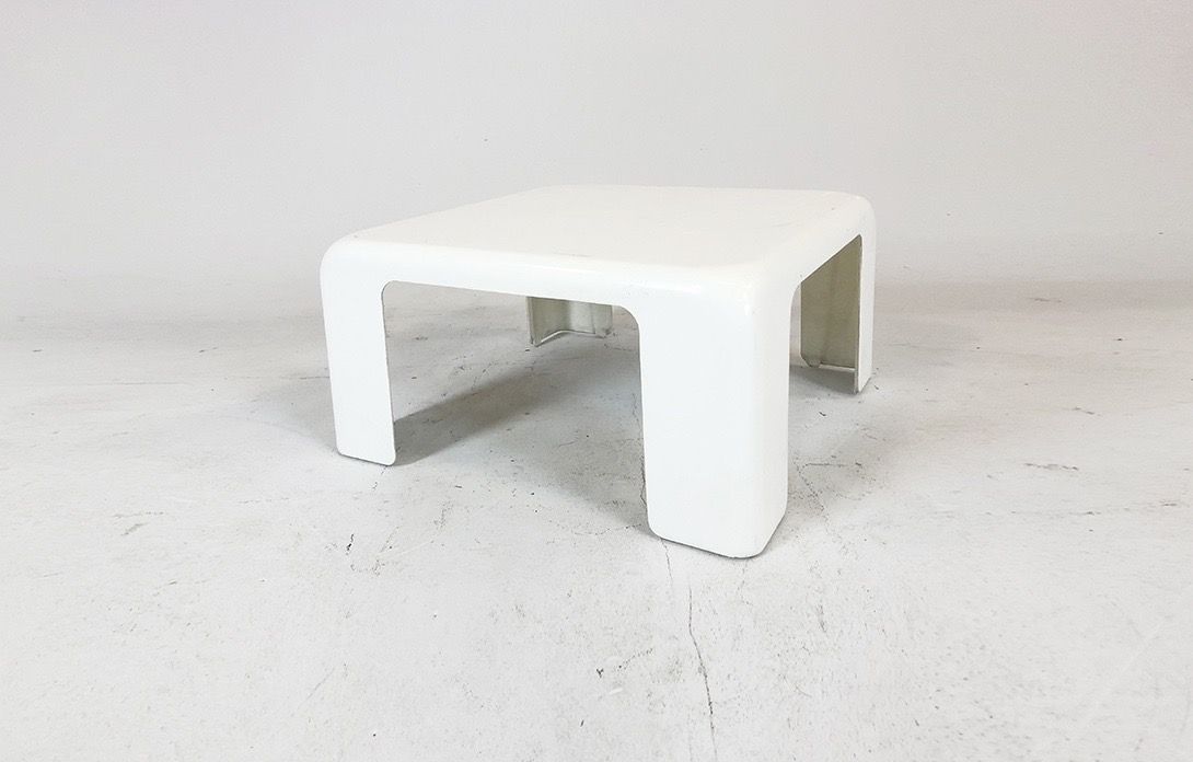 Foto Artemide White Plastic Coffee Table h26