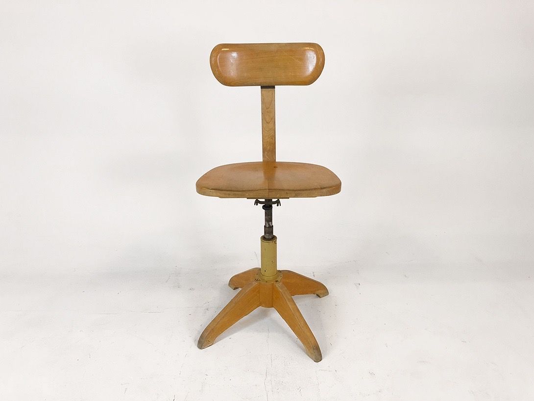 Foto Wooden Swivel Chair