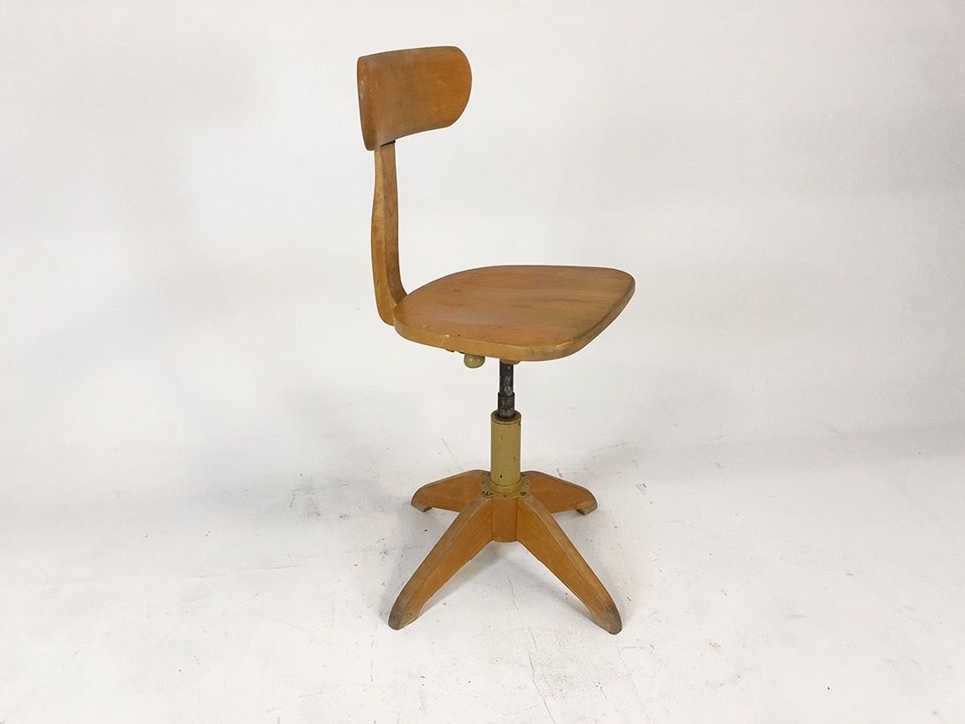Foto Wooden Swivel Chair
