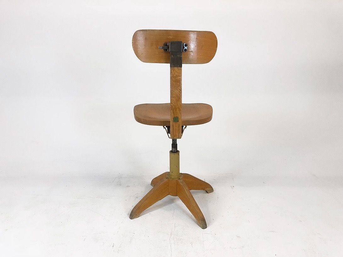 Foto Wooden Swivel Chair
