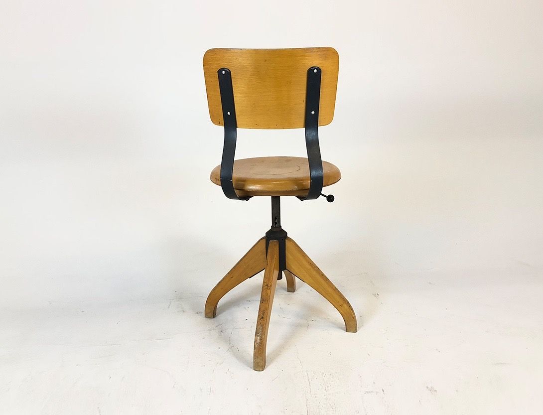 Foto Adjustable Wooden Swivel Chair with Round Seat