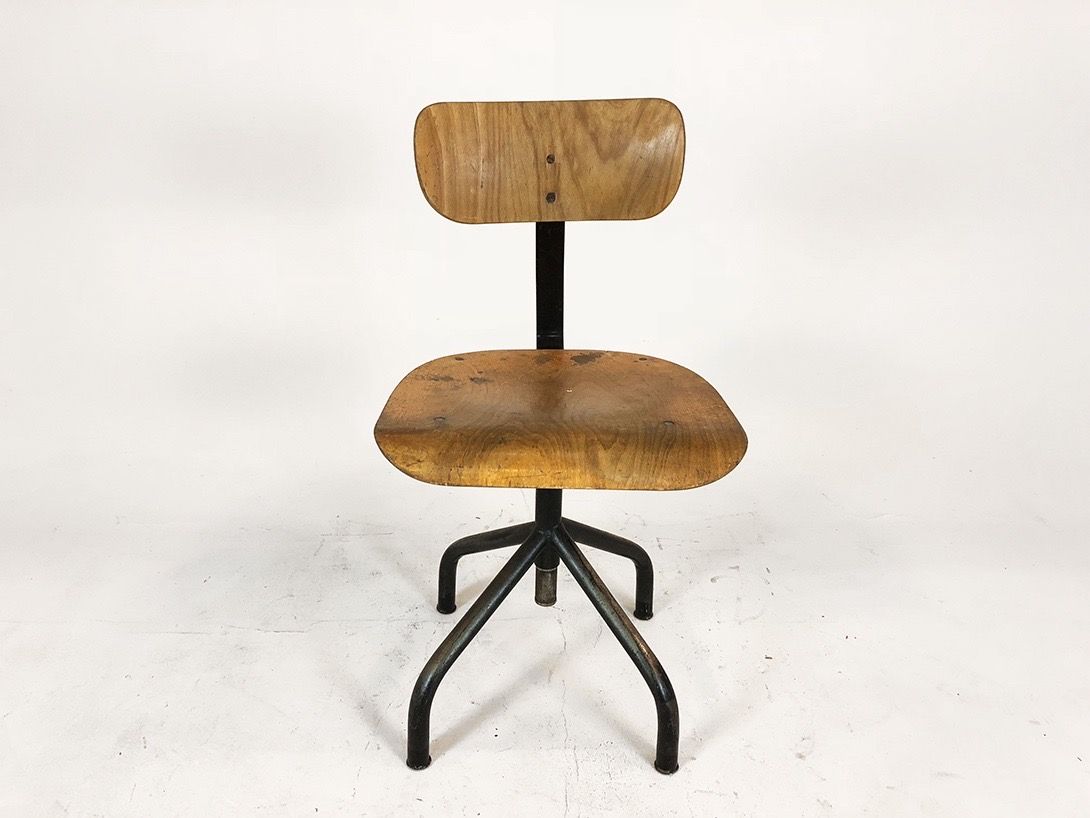 Foto Wooden Swivel Chair