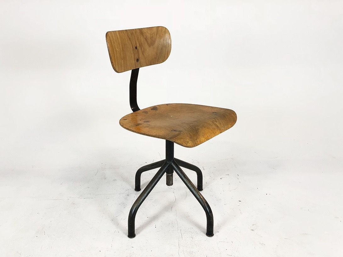 Foto Wooden Swivel Chair