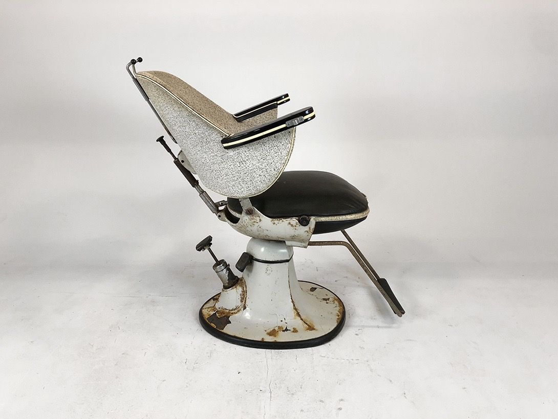 Foto Grey Barber Chair with Footrest