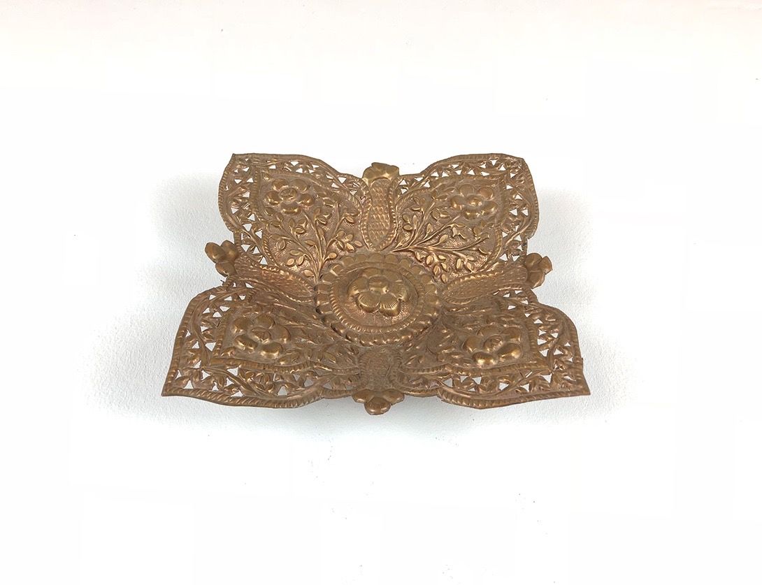 Foto Messing Fruit Bowl with Flower Detail