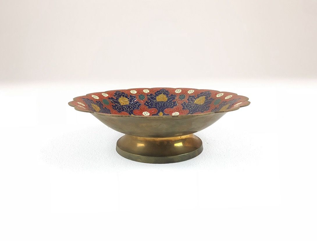Foto Painted Messing Bowl in Flower Look