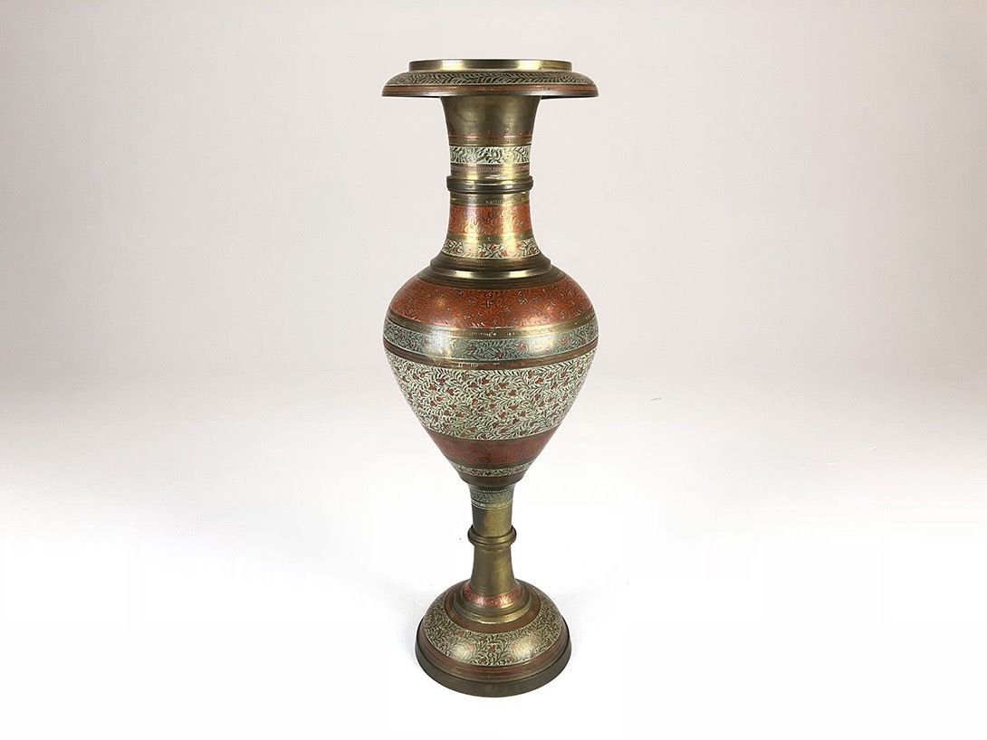 Foto Tall Oriental Metal Vase h60