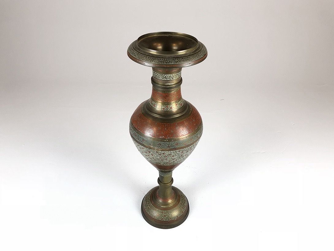 Foto Tall Oriental Metal Vase h60