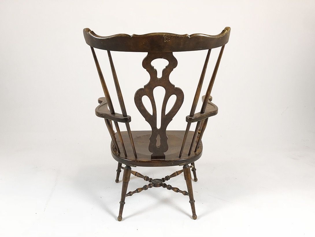 Foto Wooden Armchair with Backrest