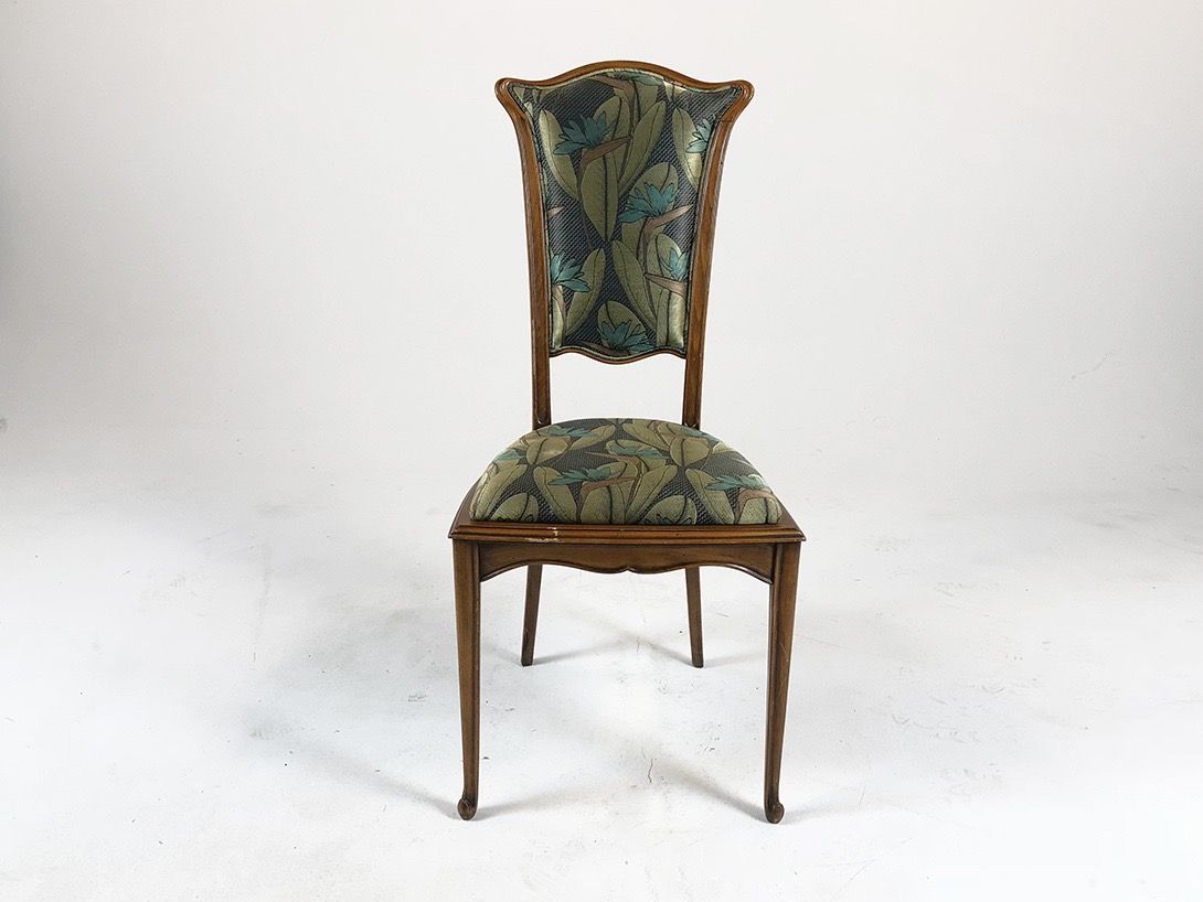 Foto Wooden Dining Chair with Plant Print on Upholstery