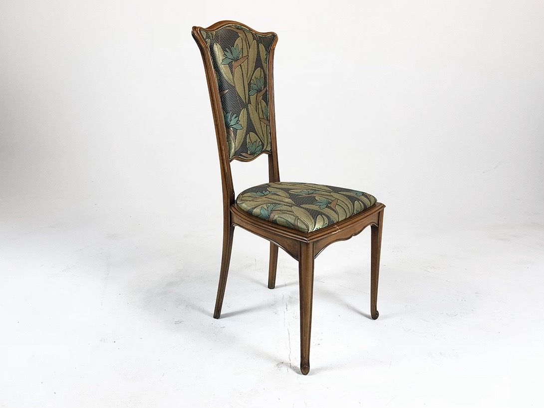 Foto Wooden Dining Chair with Plant Print on Upholstery