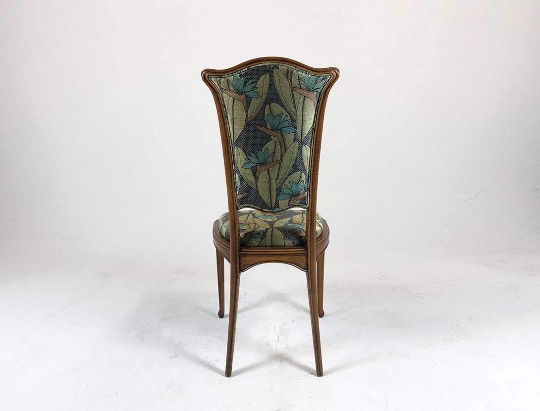 Foto Wooden Dining Chair with Plant Print on Upholstery