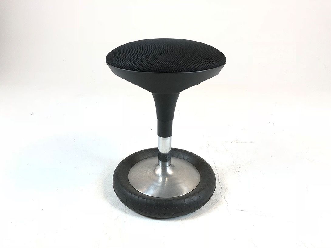 Foto Black Stool Standing on Car Tire