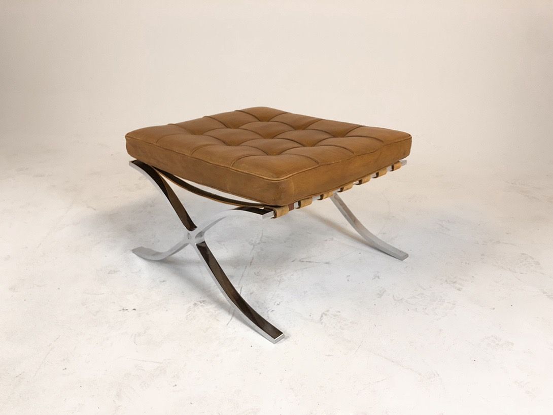 Foto Vintage Cognac Leather Ottoman Mies van der Rohe