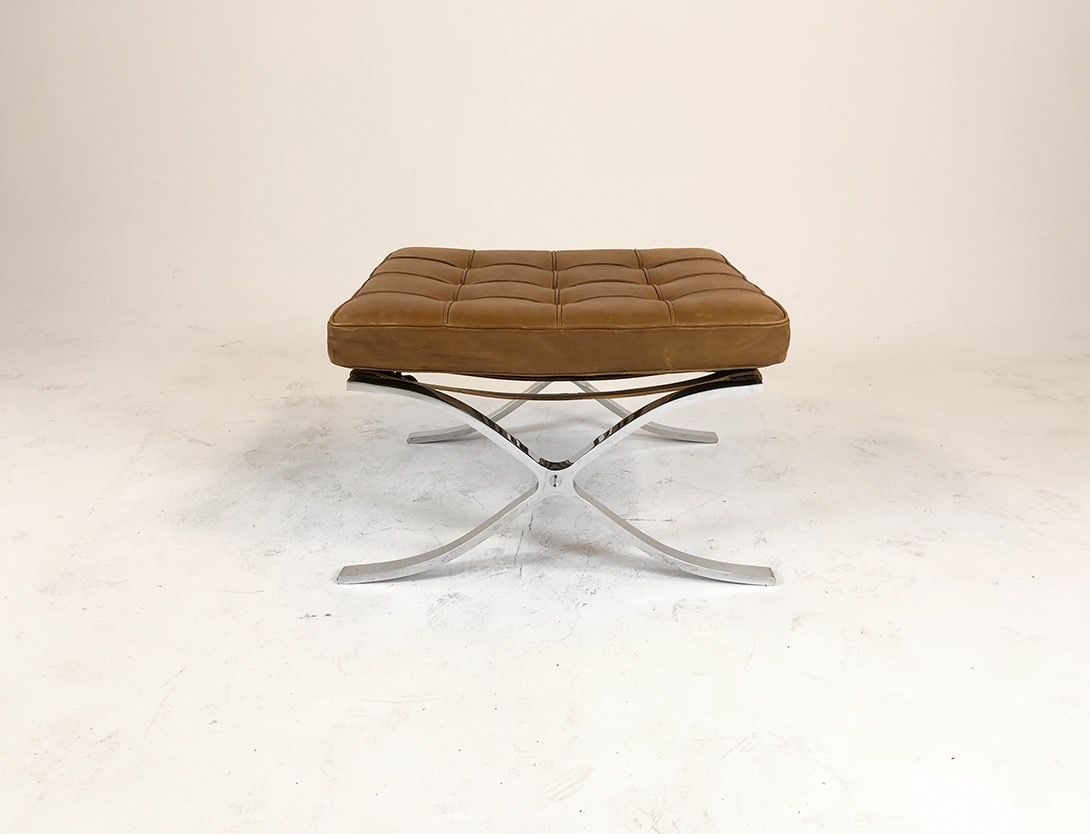 Foto Vintage Cognac Leather Ottoman Mies van der Rohe