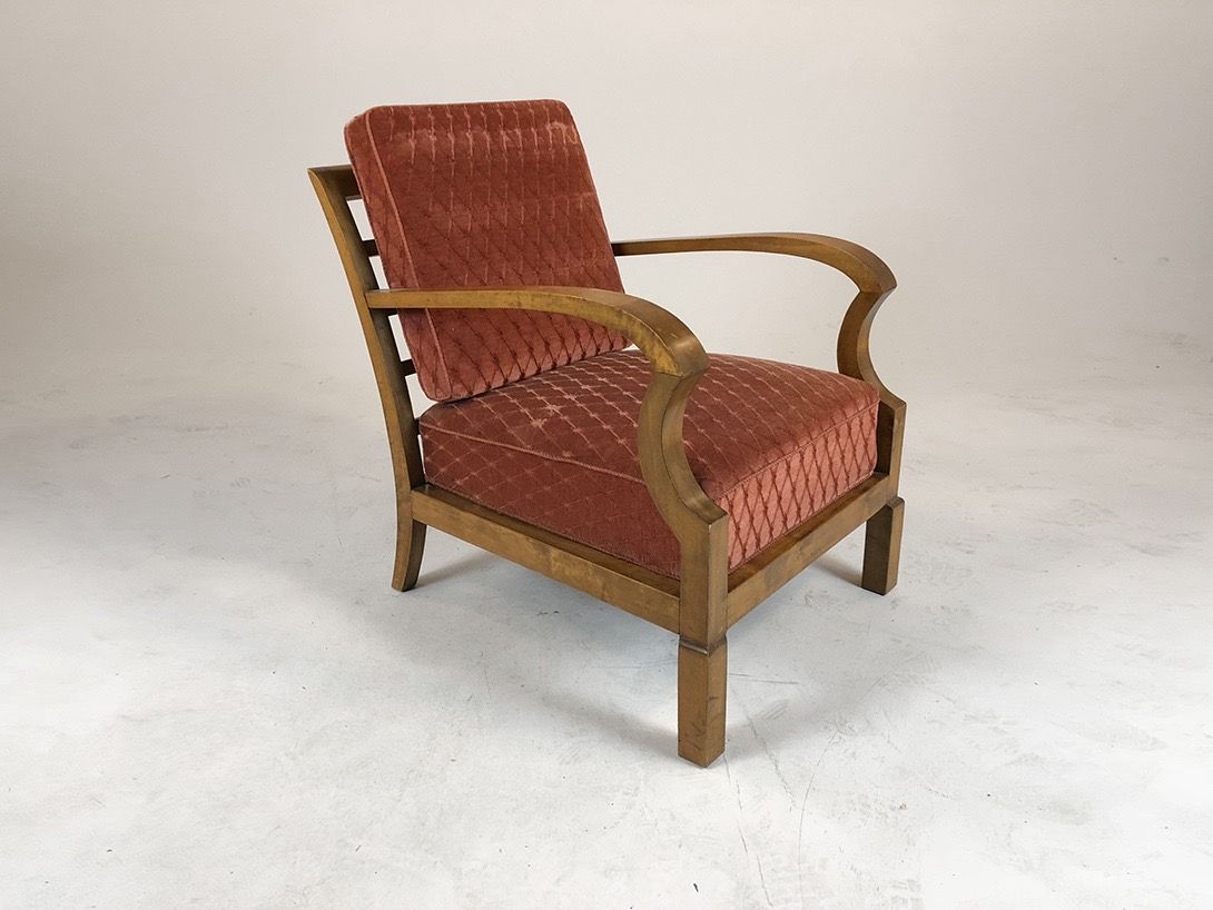 Foto Wooden Art Deco Armchair with Red Structured Upholstery h86