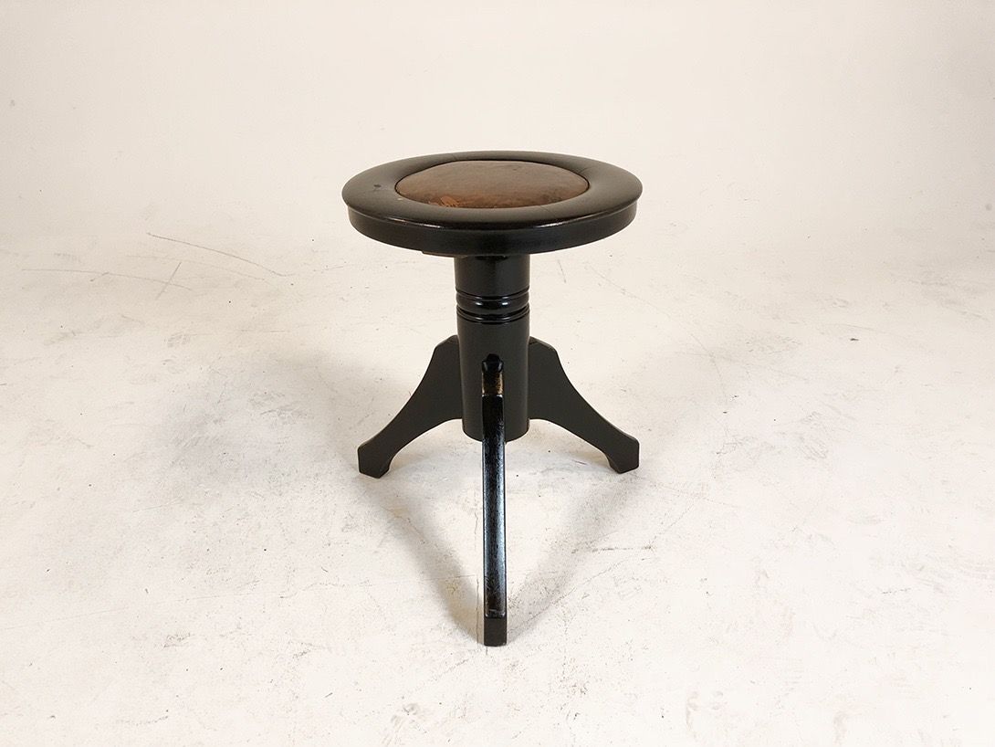 Foto Wooden Adjustable Stool