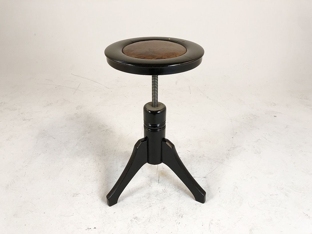 Foto Wooden Adjustable Stool