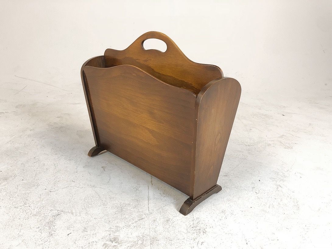 Foto Wooden Newspaper Rack