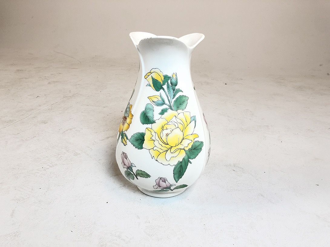 Foto Ceramic Vase with Flower Design