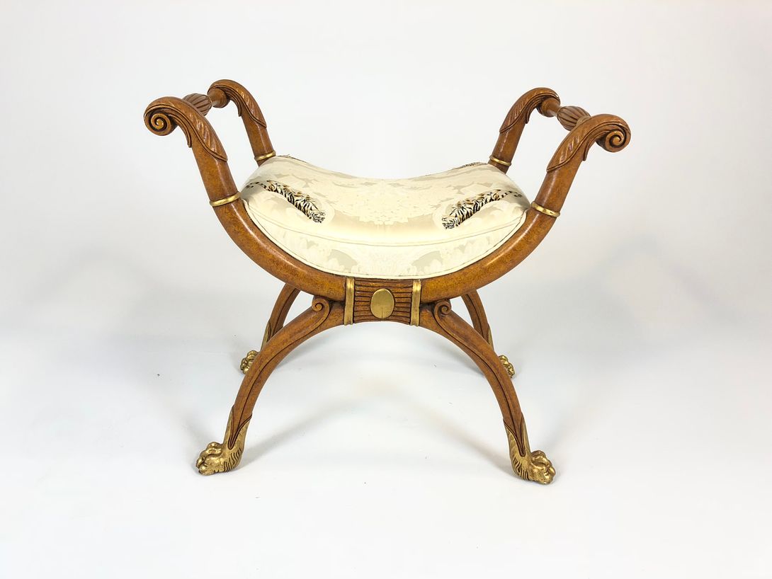 Foto Wooden Stool Renaissance Historism, France 1972
