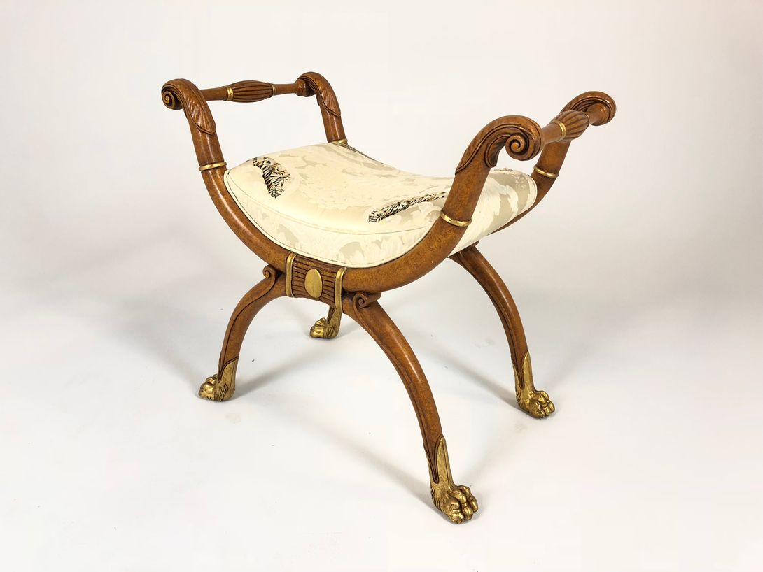 Foto Wooden Stool Renaissance Historism, France 1972