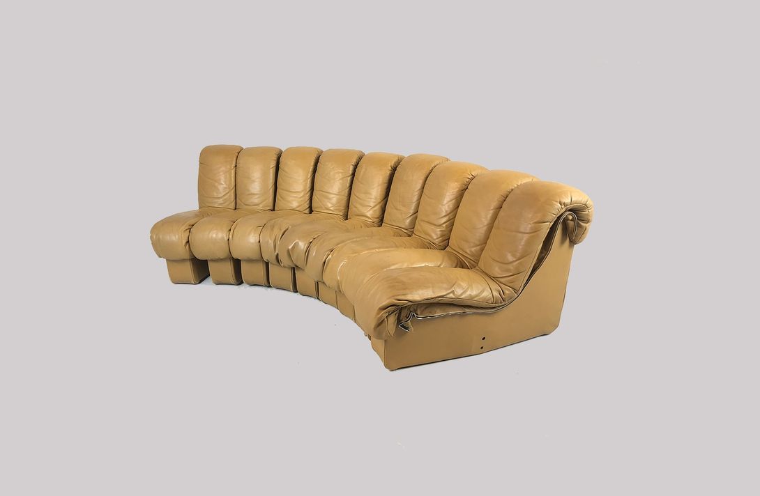 Foto De Sede DS-600 Beige Leather Sofa with Leather Base