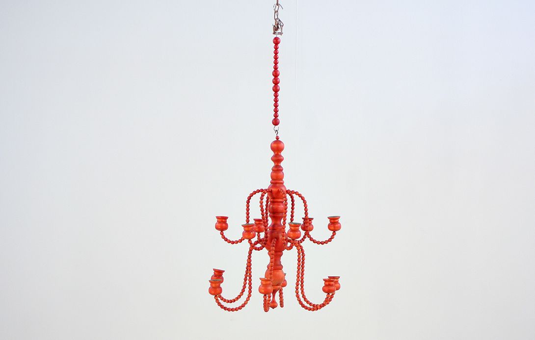 Foto Red Wooden Chandelier for Candles Erzgebirge ø54