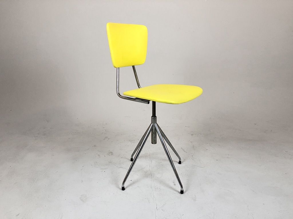Foto Bright Yellow Swivel Chair