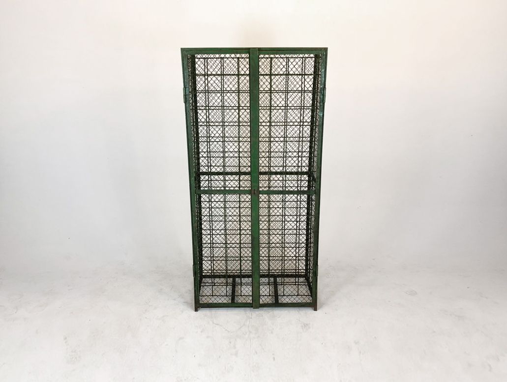 Foto Green Metal Grid Cabinet