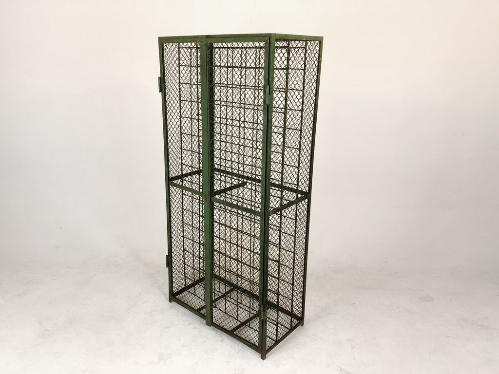 Foto Green Metal Grid Cabinet