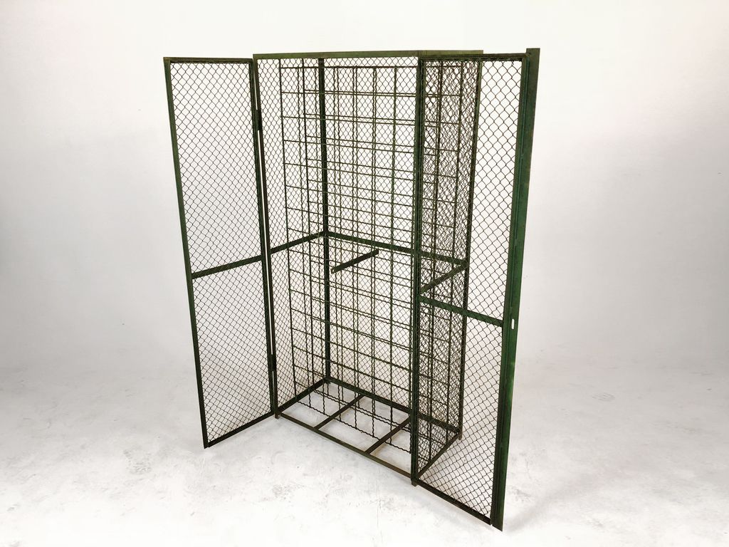Foto Green Metal Grid Cabinet
